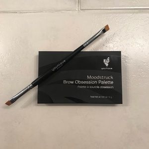 Younique brow pallet with artist brow brush